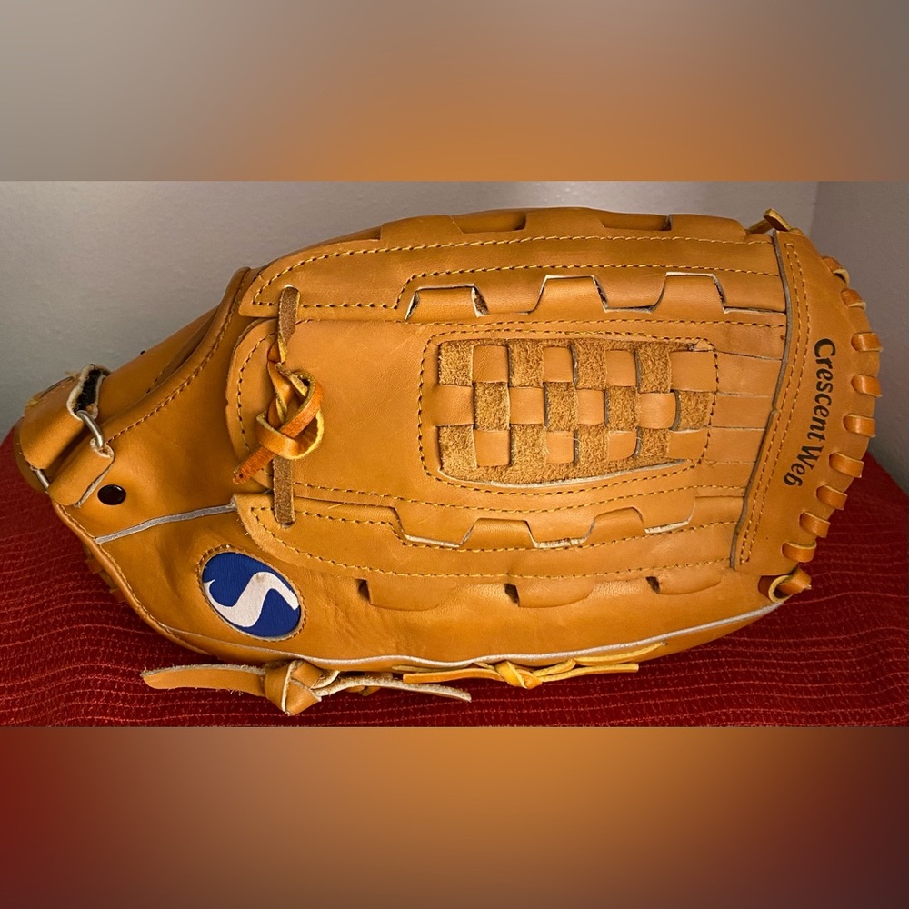 PAIR OF SPALDING-WILSON LEATHER SOFTBALL GLOVES - Picture 5 of 16